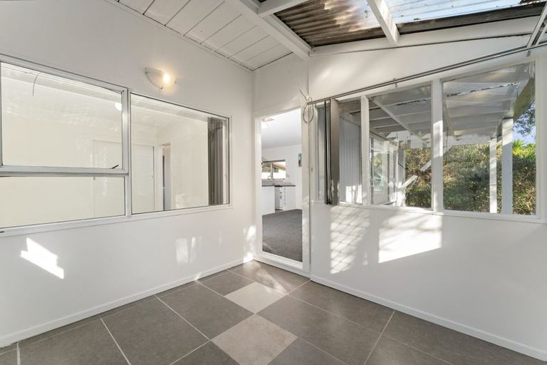 Photo of property in 4/304 Great North Road, Henderson, Auckland, 0612