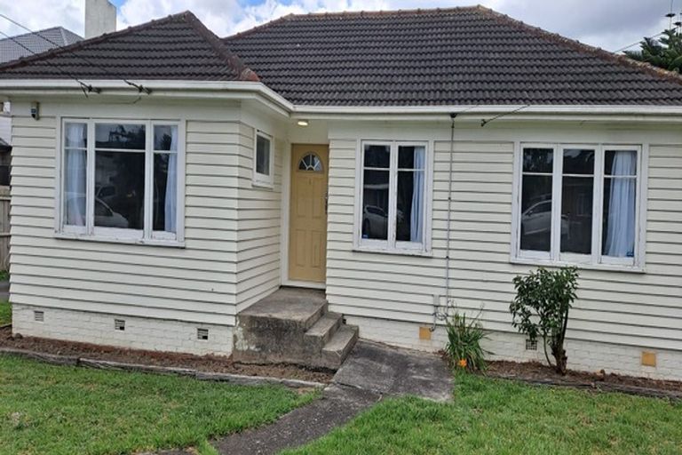 Photo of property in 47 Cambridge Terrace, Papatoetoe, Auckland, 2025