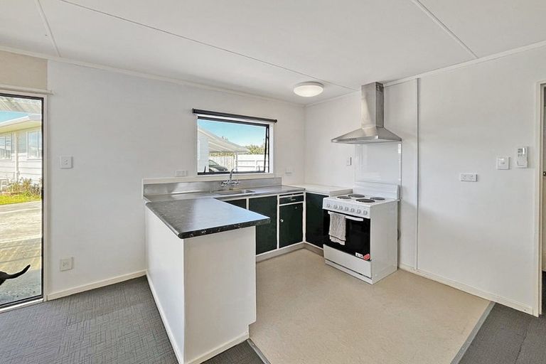 Photo of property in 26 Cumberland Place, Kelvin Grove, Palmerston North, 4414