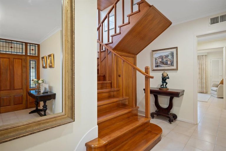 Photo of property in 102a Kitchener Road, Milford, Auckland, 0620