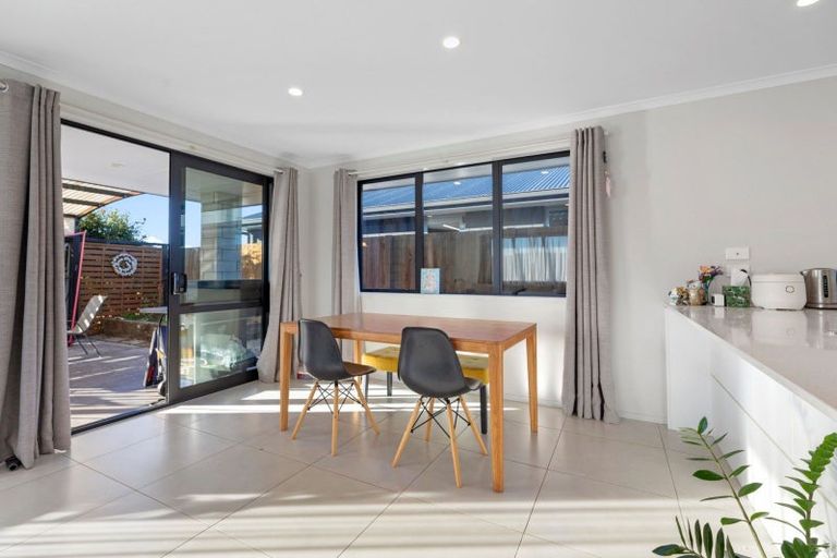 Photo of property in 15 Oka Street, Papamoa Beach, Papamoa, 3118