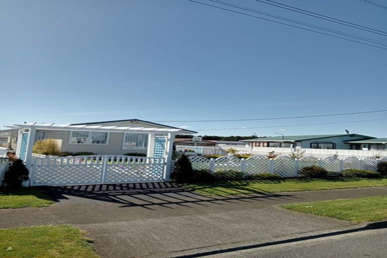 Photo of property in 11 Iredale Road, Hawera, 4610