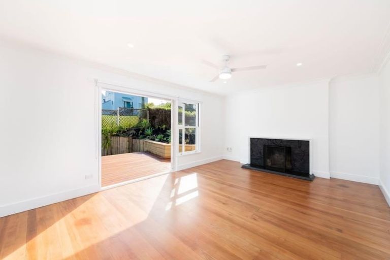 Photo of property in 59 Hanlon Crescent, Narrow Neck, Auckland, 0624