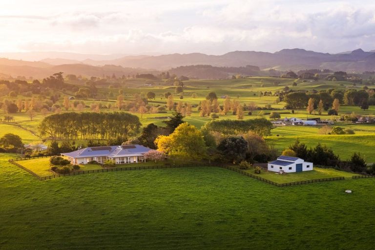 Photo of property in 300 Grove Road, Te Pahu, Hamilton, 3285