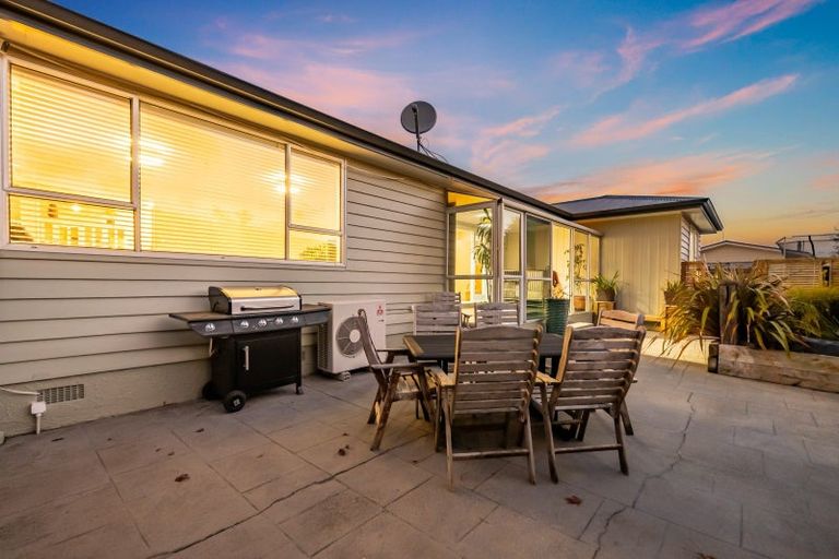 Photo of property in 19 Denver Grove, Totara Park, Upper Hutt, 5018