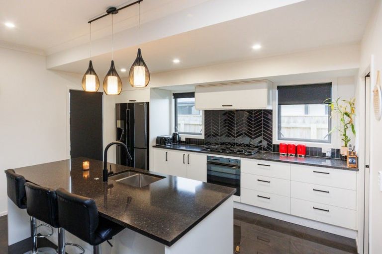 Photo of property in 12 Ivy Lane, Kelvin Grove, Palmerston North, 4414