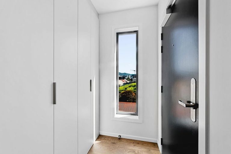 Photo of property in 12 Hugh Street, Mount Cook, Wellington, 6021