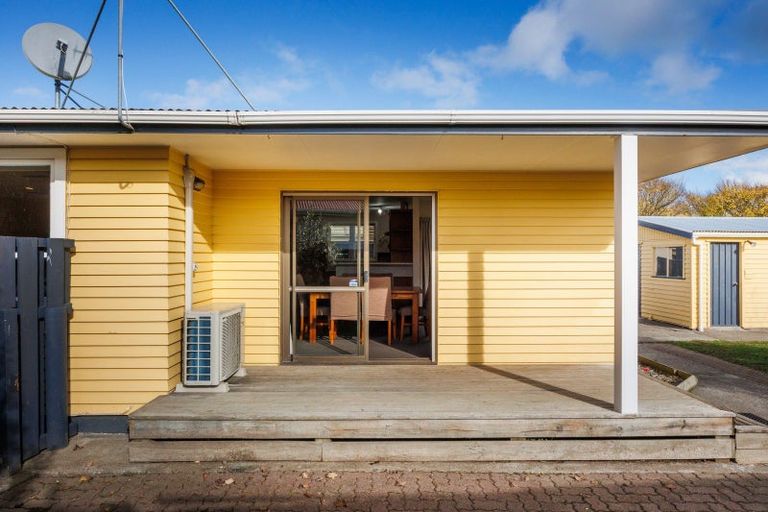 Photo of property in 2 Oban Place, Awapuni, Palmerston North, 4412