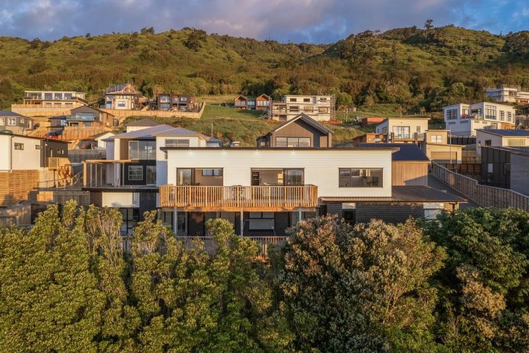 Photo of property in 94 Kotare Street, Waikanae, 5036