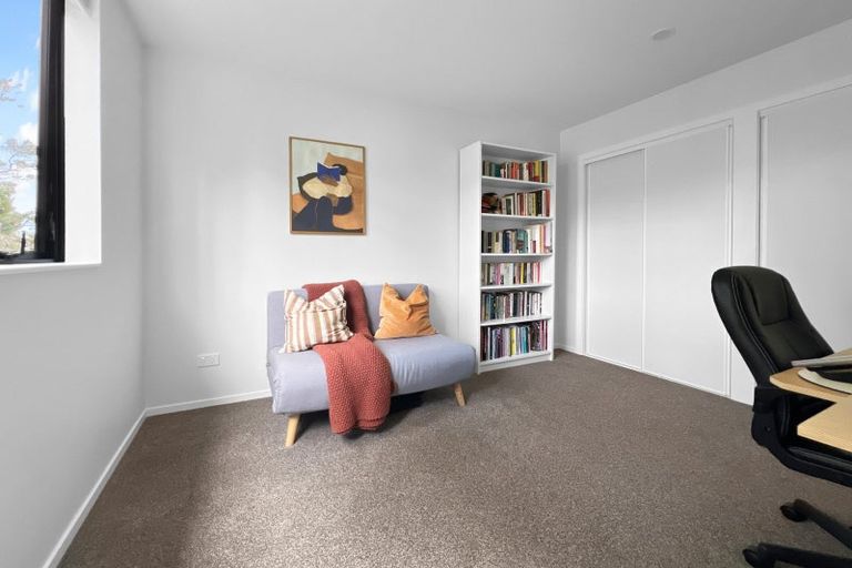 Photo of property in 31 Tokai Place, Glen Eden, Auckland, 0602