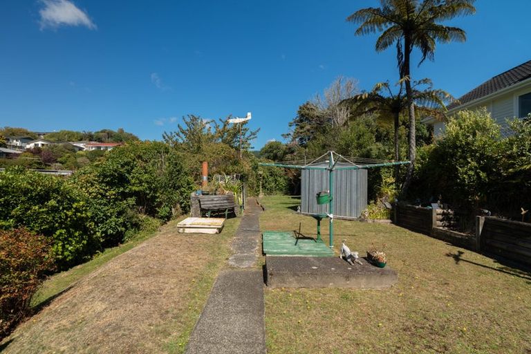 Photo of property in 27 Larsen Crescent, Tawa, Wellington, 5028