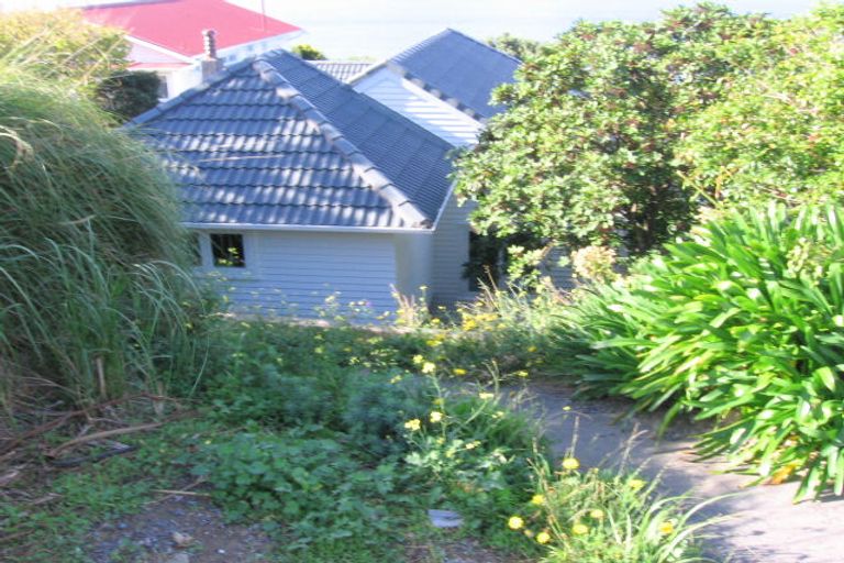 Photo of property in 132 Nevay Road, Karaka Bays, Wellington, 6022
