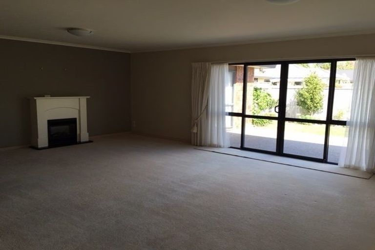 Photo of property in 98 Guildford Drive, Paraparaumu Beach, Paraparaumu, 5032