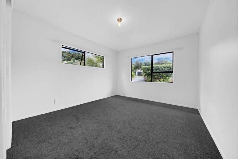 Photo of property in 26 Lambrown Drive, Totara Vale, Auckland, 0629