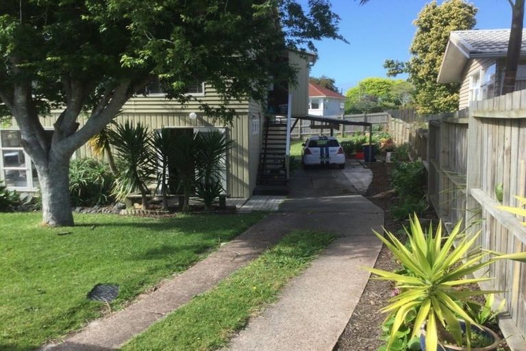 Photo of property in 13 Rickards Place, New Lynn, Auckland, 0600