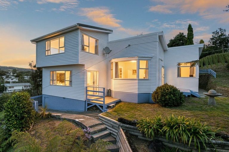 Photo of property in 15 Romney Square, Tawa, Wellington, 5028