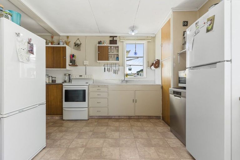 Photo of property in 215 Ocean Road, Whangamata, 3620