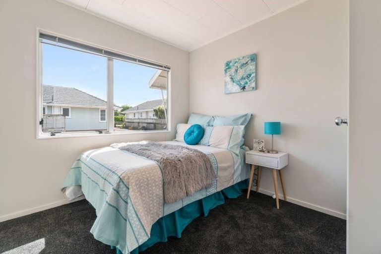 Photo of property in 25 Kervil Avenue, Te Atatu Peninsula, Auckland, 0610