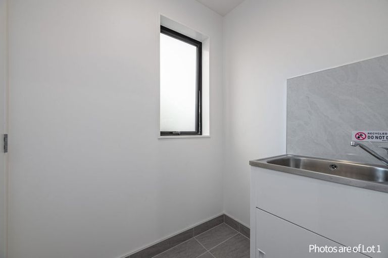 Photo of property in 1/17 Kingdale Road, Henderson, Auckland, 0610