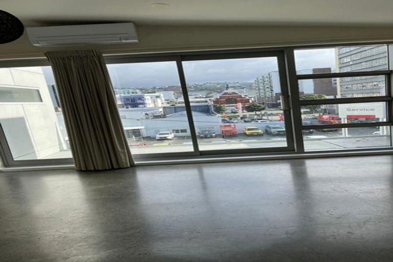 Photo of property in 25u5 Home Street, Mount Victoria, Wellington, 6011