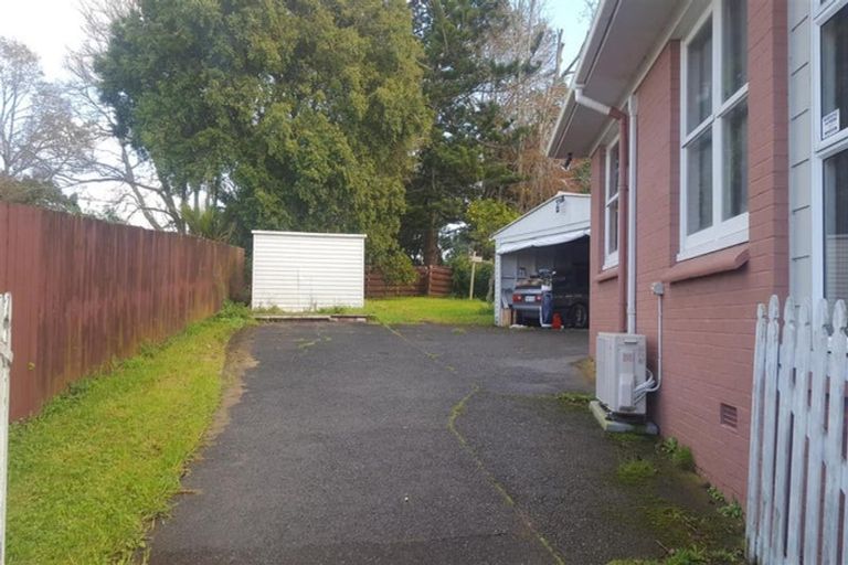 Photo of property in 10 Mcclintock Road, Massey, Auckland, 0614