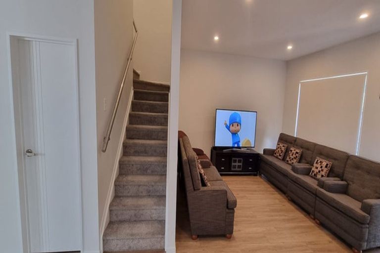 Photo of property in 19 Kaimai Avenue, Massey, Auckland, 0614