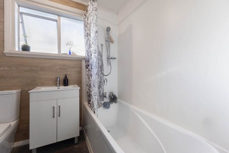 Photo of property in 10 Dell Road, Raumati South, Paraparaumu, 5032
