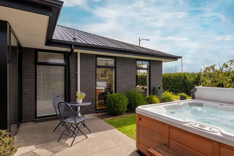 Photo of property in 18 Whitburn Avenue, Halswell, Christchurch, 8025