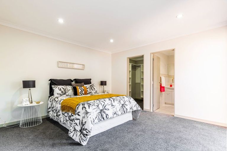 Photo of property in 65 Helleur Road, Massey, Auckland, 0614