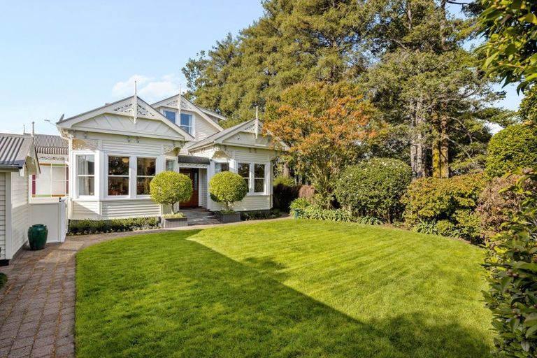 Photo of property in 23 Ruakiwi Road, Hamilton Lake, Hamilton, 3204