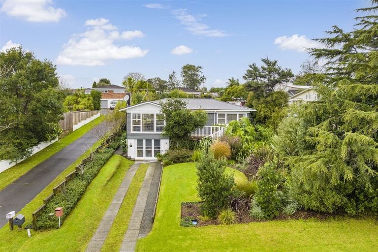 Photo of property in 10 Taioma Crescent, Te Atatu Peninsula, Auckland, 0610