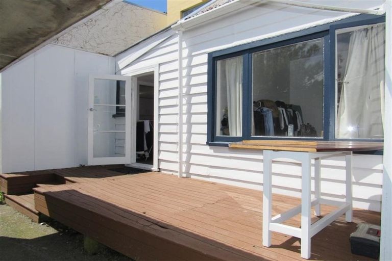 Photo of property in 8a Drummond Street, Mount Cook, Wellington, 6021