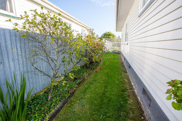 Photo of property in 22 Richmond Road, Carterton, 5713