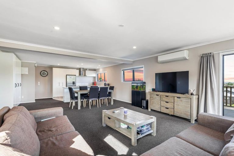 Photo of property in 50 Garton Drive, Massey, Auckland, 0614