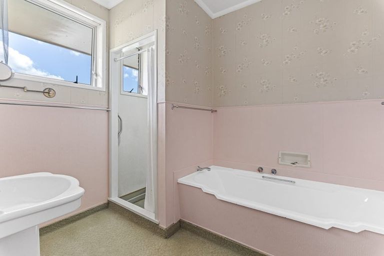 Photo of property in 34 Hamblyn Street, Strandon, New Plymouth, 4312