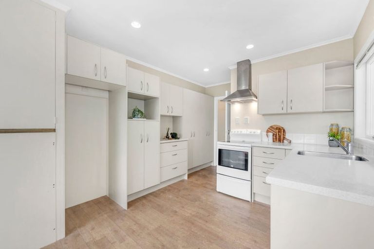 Photo of property in 1/7 Castleton Drive, Howick, Auckland, 2014