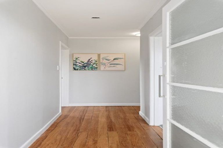 Photo of property in 13 Stokes Avenue, Te Atatu Peninsula, Auckland, 0610