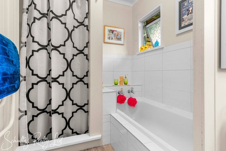 Photo of property in 23 Oxford Street, Whakapirau, 0583