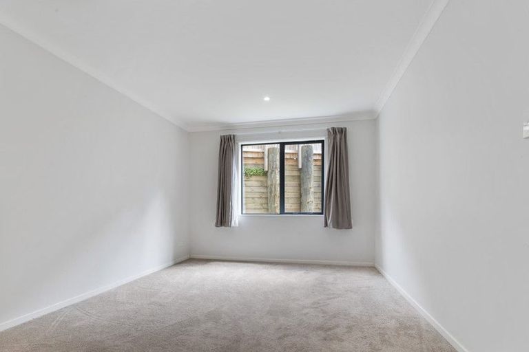 Photo of property in 34a Sovereign Place, Glenfield, Auckland, 0629