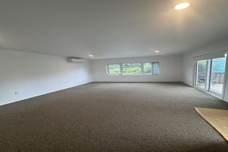 Photo of property in 14 Beazley Place, Glendene, Auckland, 0602