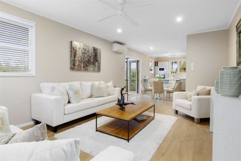 Photo of property in 8 Intrepid Place, Torbay, Auckland, 0630