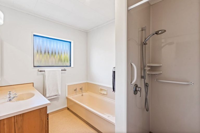 Photo of property in 72 Kapanui Road, Waikanae, 5036