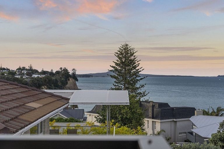 Photo of property in 1 Rangitoto View Road, Cockle Bay, Auckland, 2014