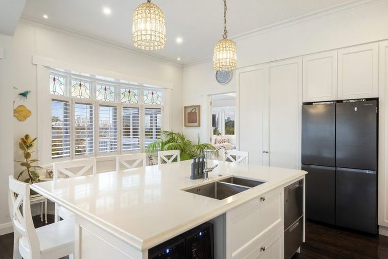 Photo of property in 1 Milton Road, Northcote Point, Auckland, 0627