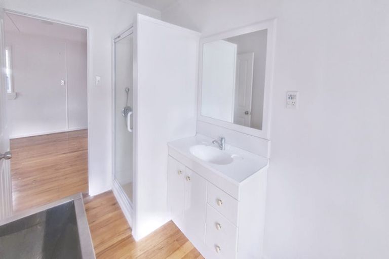 Photo of property in 1/4 Mickle Street, Te Atatu South, Auckland, 0610