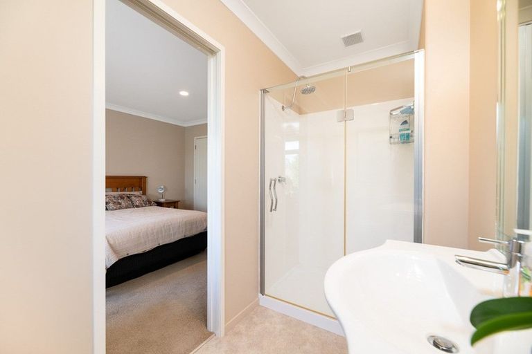 Photo of property in 8r Bradley Avenue, Pyes Pa, Tauranga, 3112