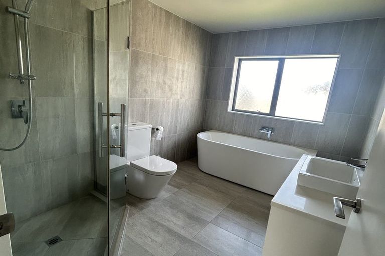 Photo of property in 25 Bordeaux Parade, Te Atatu South, Auckland, 0610