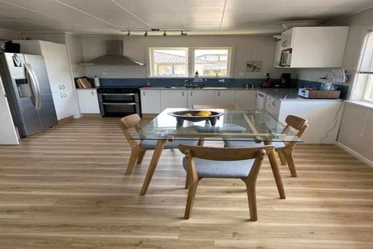 Photo of property in 8 Paterson Avenue, Pukekohe, 2120