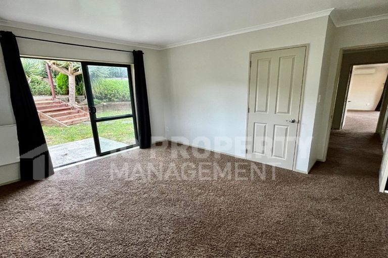 Photo of property in 35 Peninsula Road, Mangere, Auckland, 2022