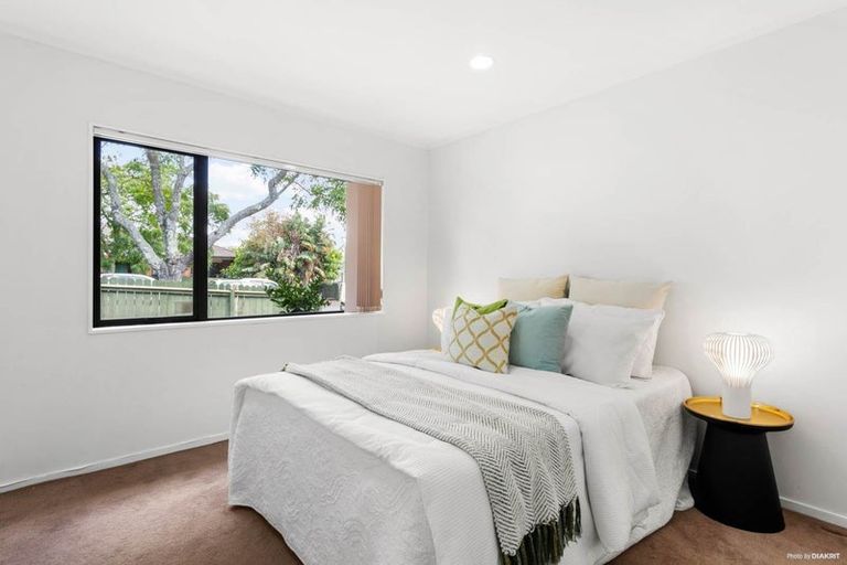 Photo of property in 1/13 Thornton Road, Milford, Auckland, 0620